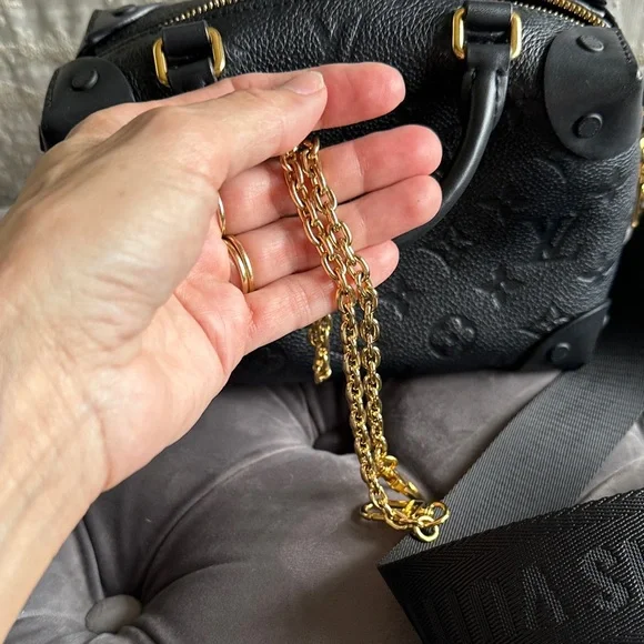 Louis Vuitton Petite Malle Souple leather cross body bag. - Picture 3 of 5